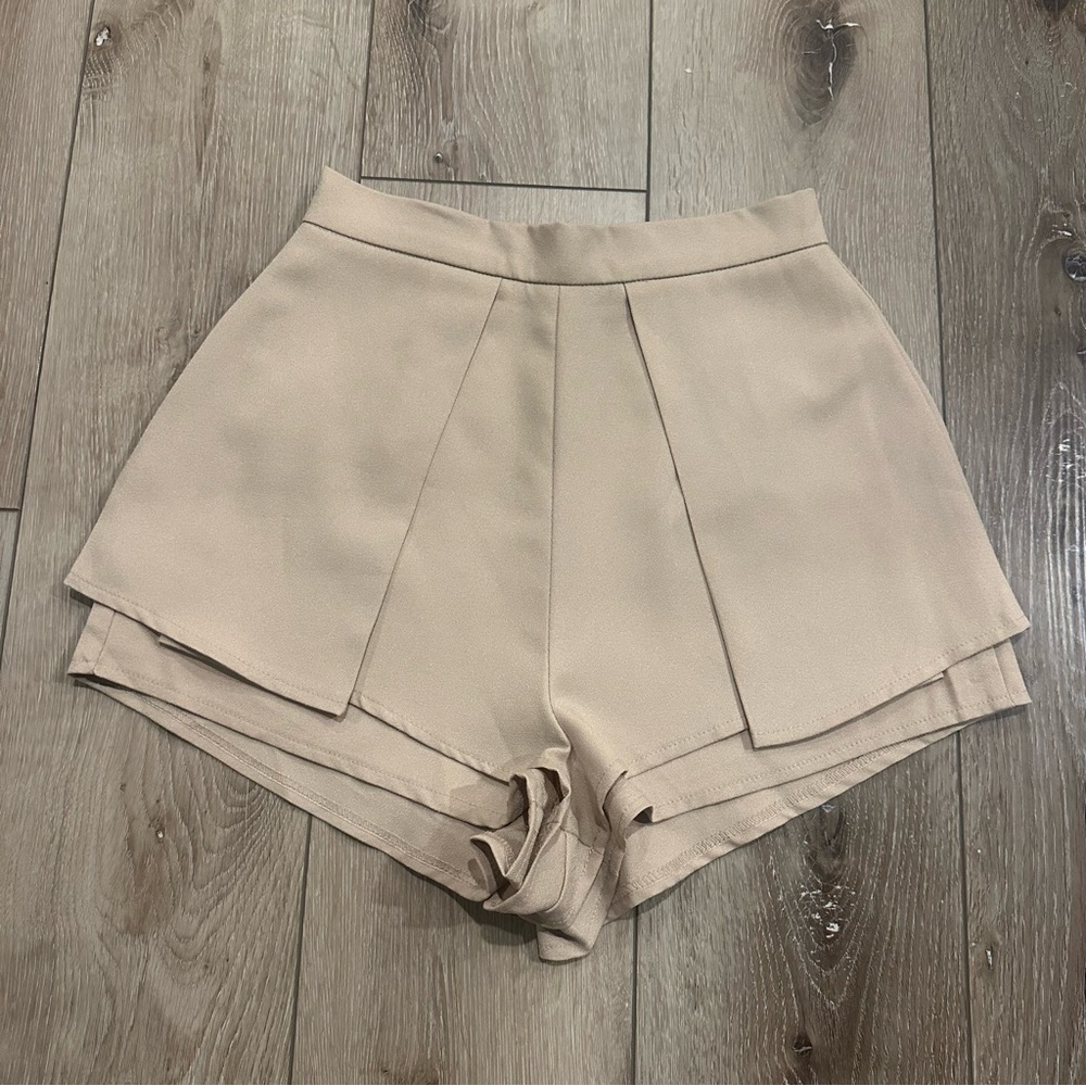 Luvalot Elegant Layered Tailored Tan Shorts Dressy Skort Small US 6